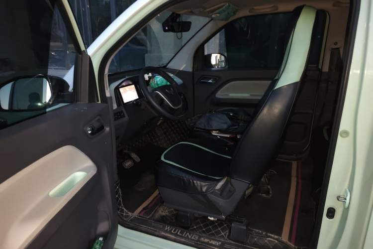 Used Wuling Hongguang MINIEV 2022 Macaron Premium Model – Lithium Iron Phosphate Driver Seat