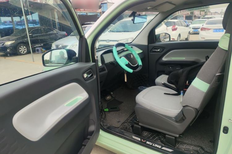 Used Wuling Hongguang MINIEV 2022 Macaron Premium Model – Lithium Iron Phosphate Driver Seat