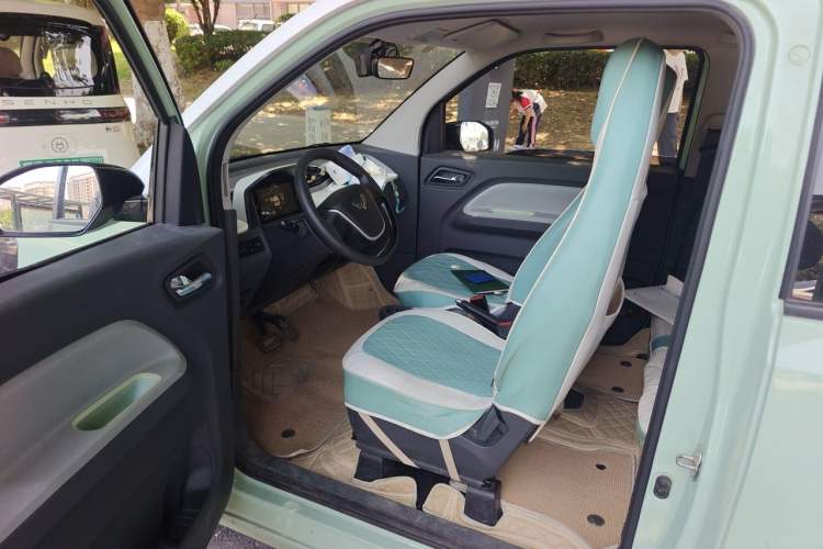 Used Wuling Hongguang MINIEV 2022 Macaron Premium Model – Lithium Iron Phosphate Driver Seat