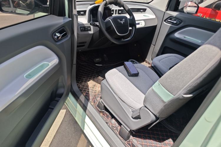 Used Wuling Hongguang MINIEV 2022 Macaron Premium Model – Lithium Iron Phosphate Driver Seat