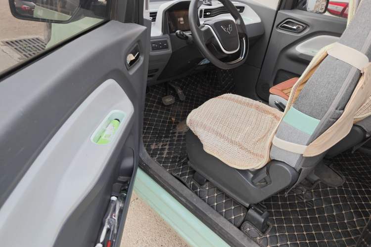 Used Wuling Hongguang MINIEV 2022 Macaron Premium Model – Lithium Ternary Battery Driver Seat