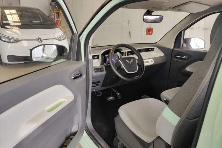 Used Wuling Hongguang MINIEV 2022 Macaron Premium Model – Lithium Ternary Battery Driver Seat