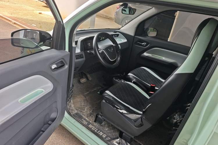 Used Wuling Hongguang MINIEV 2022 Macaron Fashion Model Lithium Iron Phosphate Driver Seat