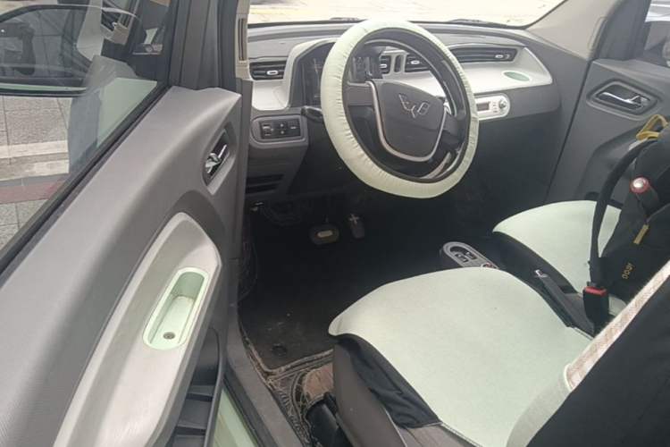 Used Wuling Hongguang MINIEV 2022 Macaron Premium Model – Lithium Ternary Battery Driver Seat