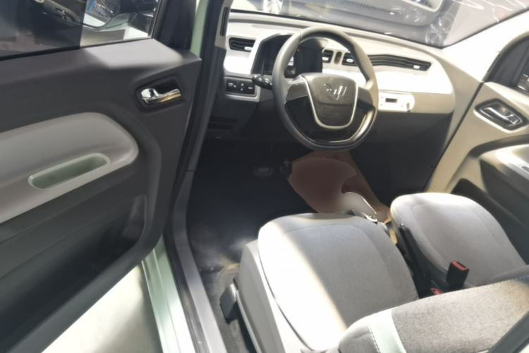 Used Wuling Hongguang MINIEV 2022 Macaron Premium Model – Lithium Iron Phosphate Driver Seat