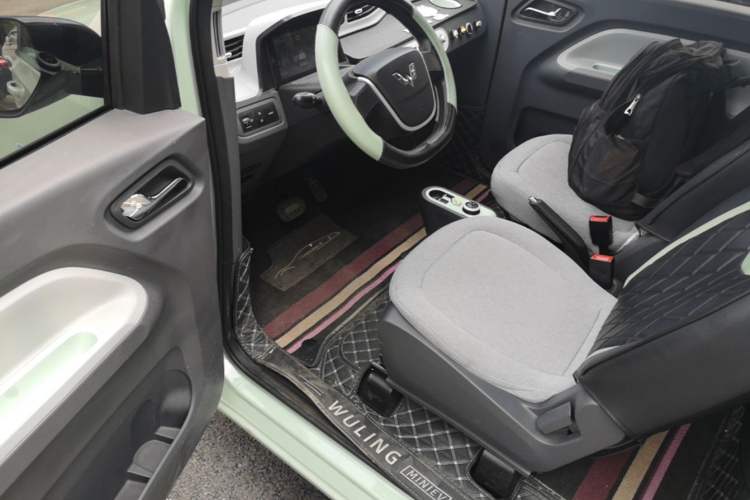 Used Wuling Hongguang MINIEV 2022 Macaron Premium Model – Lithium Ternary Battery Driver Seat