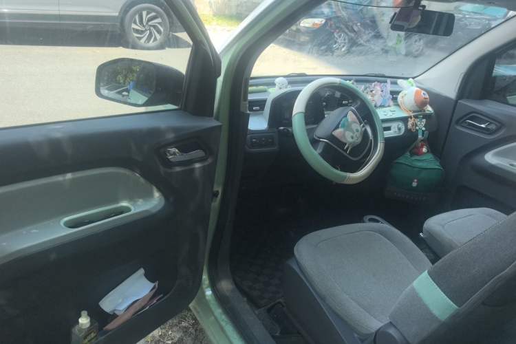 Used Wuling Hongguang MINIEV 2022 Macaron Premium Model – Lithium Ternary Battery Driver Seat