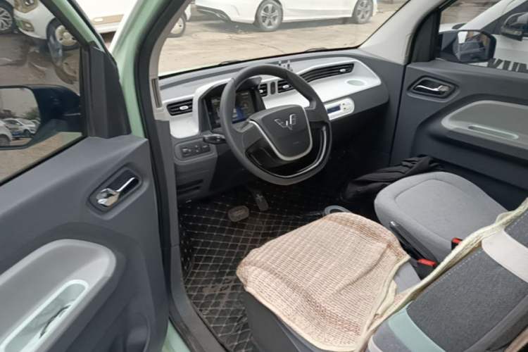 Used Wuling Hongguang MINIEV 2022 Macaron Premium Model – Lithium Iron Phosphate Driver Seat