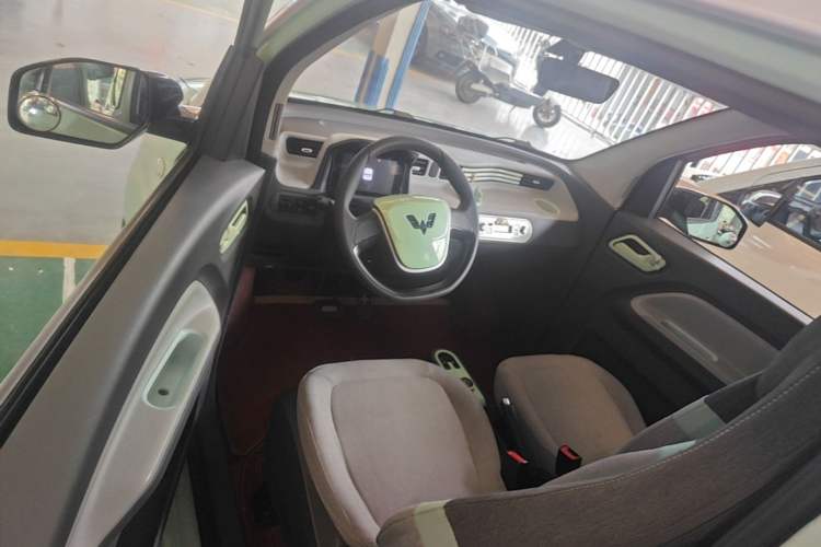 Used Wuling Hongguang MINIEV 2022 Macaron Fashion Model Lithium Iron Phosphate Driver Seat