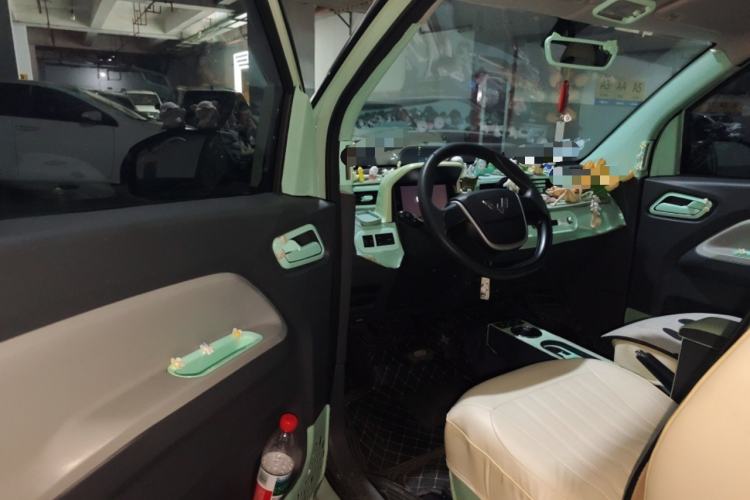 Used Wuling Hongguang MINIEV 2022 Macaron Fashion Model Lithium Iron Phosphate Driver Seat