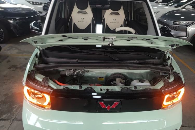 Used Wuling Hongguang MINIEV 2022 Macaron Fashion Model Lithium Iron Phosphate Engine Bay