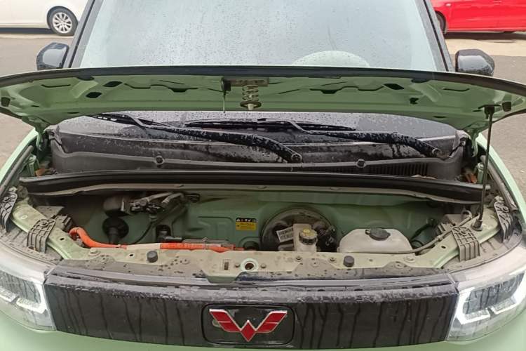 Used Wuling Hongguang MINIEV 2022 Macaron Fashion Model Lithium Iron Phosphate Engine Bay