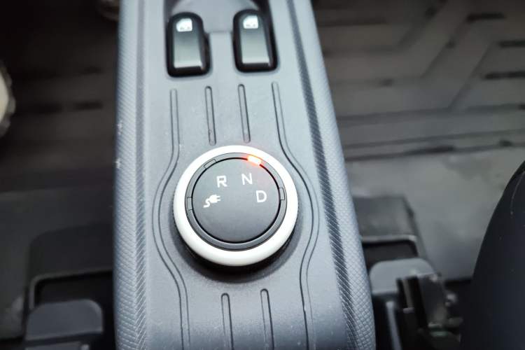 Used Wuling Hongguang MINIEV 2022 Macaron Fashion Edition Lithium-Nickel-Cobalt-Alpha-oxide Engine Bay