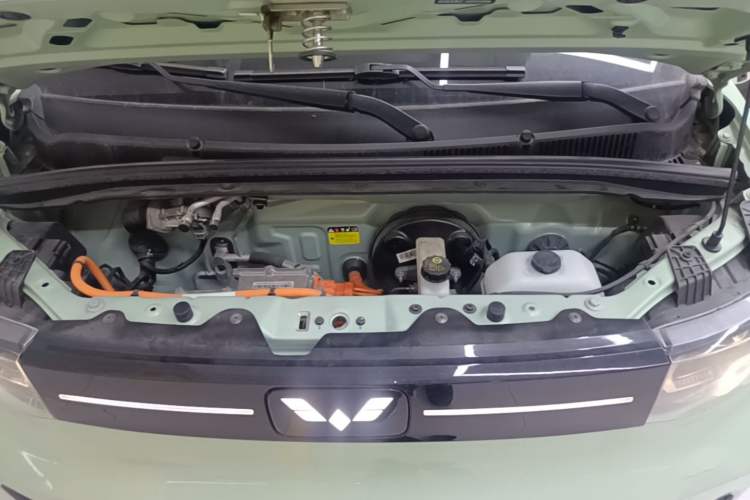 Used Wuling Hongguang MINIEV 2022 Macaron Fashion Model Lithium Iron Phosphate Engine Bay