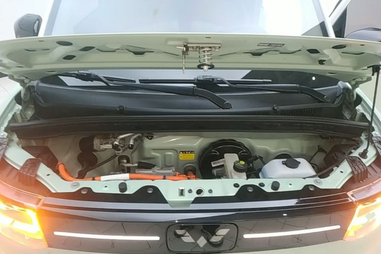 Used Wuling Hongguang MINIEV 2022 Macaron Fashion Model Lithium Iron Phosphate Engine Bay
