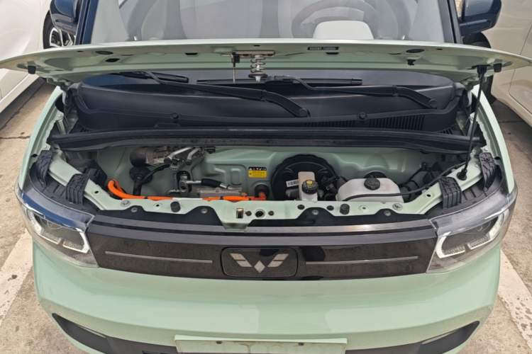 Used Wuling Hongguang MINIEV 2022 Macaron Fashion Model Lithium Iron Phosphate Engine Bay