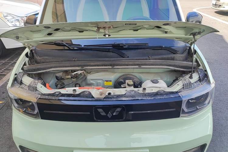 Used Wuling Hongguang MINIEV 2022 Macaron Fashion Model Lithium Iron Phosphate Engine Bay