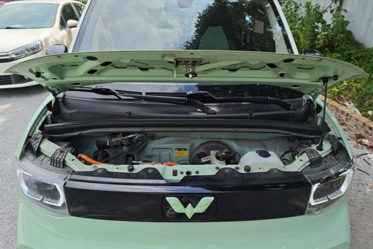Used Wuling Hongguang MINIEV 2022 Macaron Fashion Edition Lithium-Nickel-Cobalt-Alpha-oxide Engine Bay