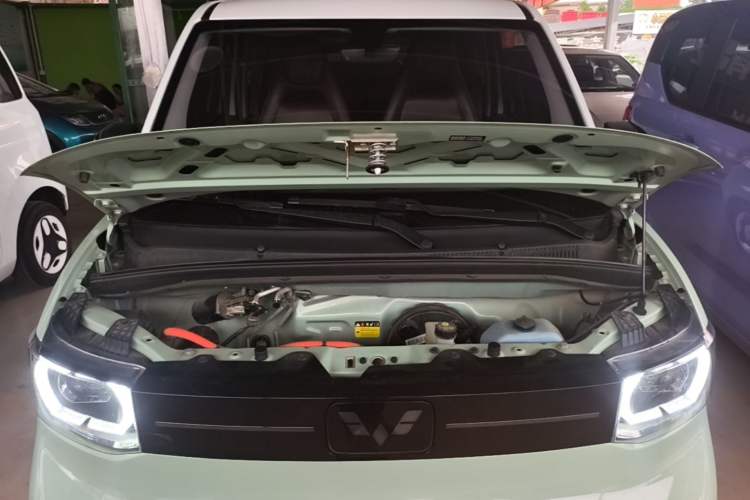 Used Wuling Hongguang MINIEV 2022 Macaron Fashion Model Lithium Iron Phosphate Engine Bay