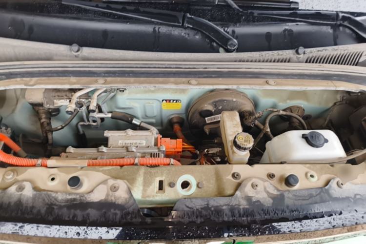 Used Wuling Hongguang MINIEV 2022 Macaron Fashion Model Lithium Iron Phosphate Engine Bay