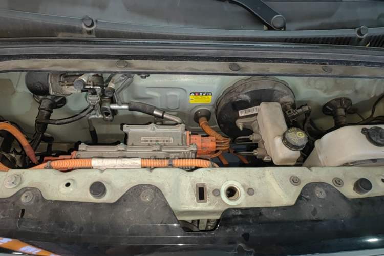Used Wuling Hongguang MINIEV 2022 Macaron Premium Model – Lithium Ternary Battery Engine Bay