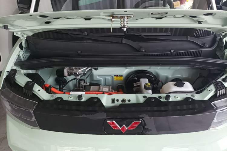 Used Wuling Hongguang MINIEV 2022 Macaron Fashion Edition Lithium-Nickel-Cobalt-Alpha-oxide Engine Bay