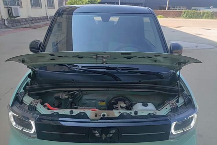 Used Wuling Hongguang MINIEV 2022 Macaron Fashion Edition Lithium-Nickel-Cobalt-Alpha-oxide Engine Bay