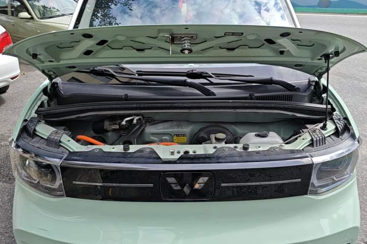 Used Wuling Hongguang MINIEV 2022 Macaron Fashion Model Lithium Iron Phosphate Engine Bay
