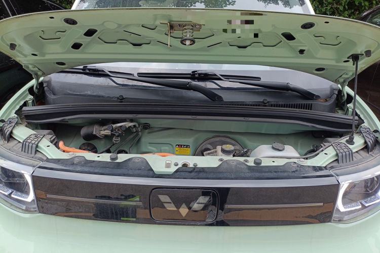 Used Wuling Hongguang MINIEV 2022 Macaron Fashion Model Lithium Iron Phosphate Engine Bay