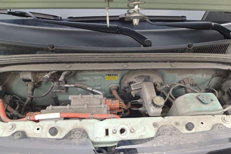 Used Wuling Hongguang MINIEV 2022 Macaron Fashion Model Lithium Iron Phosphate Engine Bay