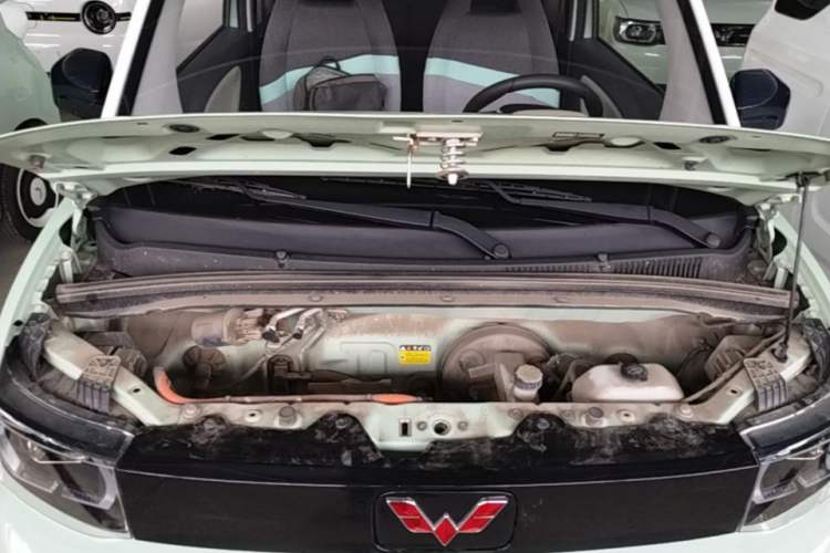 Used Wuling Hongguang MINIEV 2022 Macaron Fashion Model Lithium Iron Phosphate Engine Bay