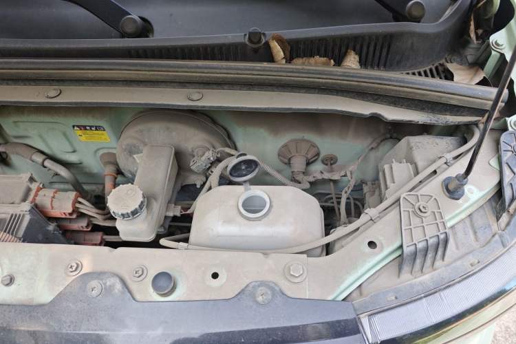 Used Wuling Hongguang MINIEV 2022 Macaron Fashion Model Lithium Iron Phosphate Engine Bay Left