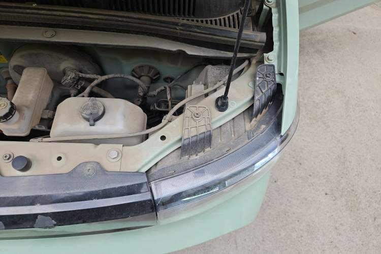 Used Wuling Hongguang MINIEV 2022 Macaron Premium Model – Lithium Iron Phosphate Engine Bay Left