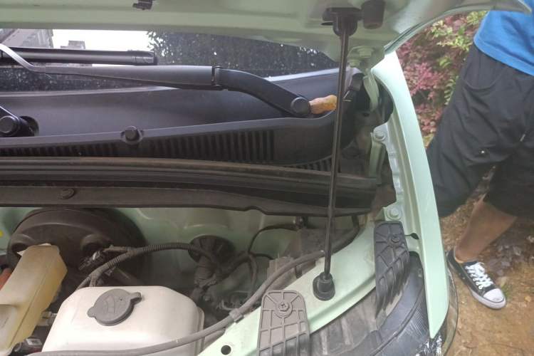 Used Wuling Hongguang MINIEV 2022 Macaron Premium Model – Lithium Ternary Battery Engine Bay Left