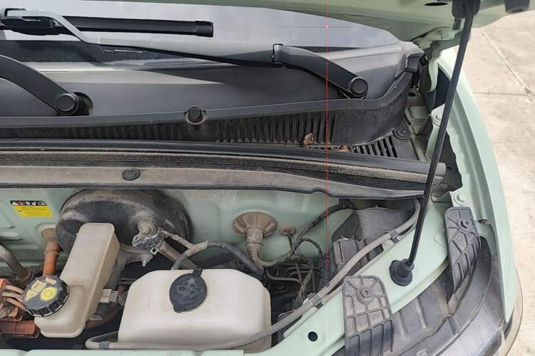 Used Wuling Hongguang MINIEV 2022 Macaron Fashion Model Lithium Iron Phosphate Engine Bay Left