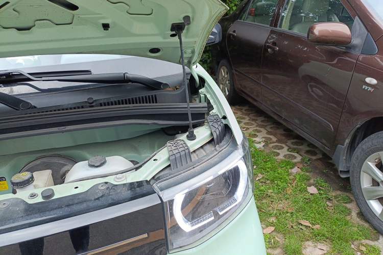 Used Wuling Hongguang MINIEV 2022 Macaron Fashion Model Lithium Iron Phosphate Engine Bay Left