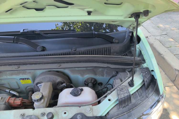 Used Wuling Hongguang MINIEV 2022 Macaron Fashion Model Lithium Iron Phosphate Engine Bay Left