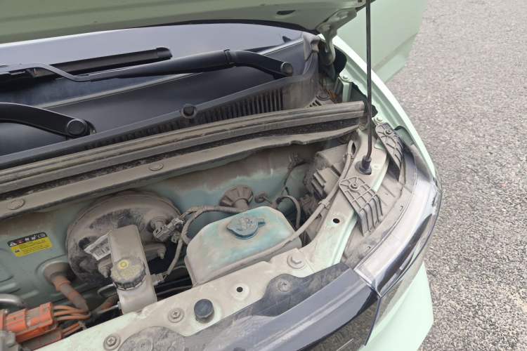 Used Wuling Hongguang MINIEV 2022 Macaron Fashion Model Lithium Iron Phosphate Engine Bay Left