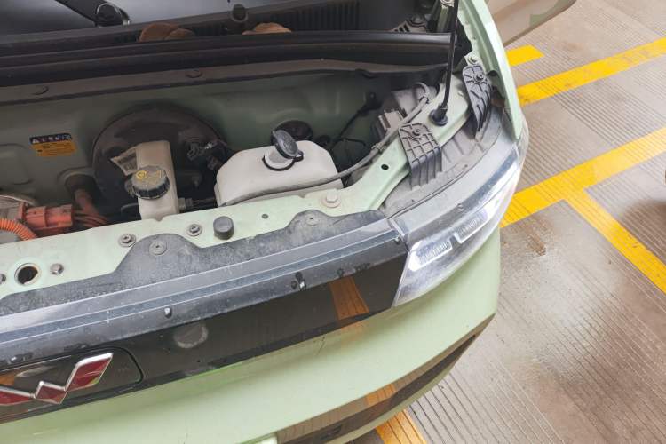 Used Wuling Hongguang MINIEV 2022 Macaron Premium Model – Lithium Iron Phosphate Engine Bay Left