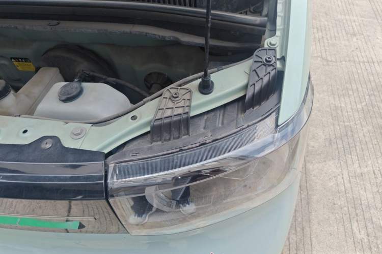 Used Wuling Hongguang MINIEV 2022 Macaron Fashion Model Lithium Iron Phosphate Engine Bay Left