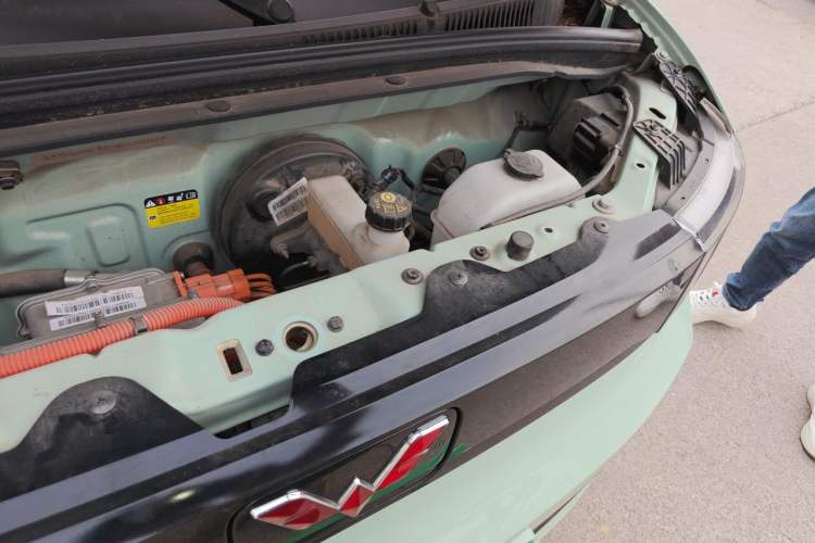 Used Wuling Hongguang MINIEV 2022 Macaron Premium Model – Lithium Ternary Battery Engine Bay Left