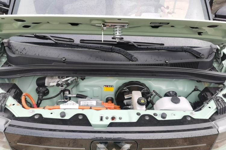 Used Wuling Hongguang MINIEV 2022 Macaron Fashion Model Lithium Iron Phosphate Engine Bay