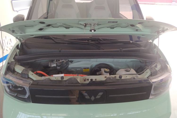 Used Wuling Hongguang MINIEV 2022 Macaron Fashion Edition Lithium-Nickel-Cobalt-Alpha-oxide Engine Bay