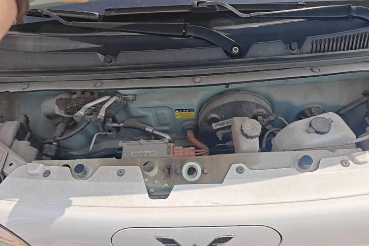 Used Wuling Hongguang MINIEV 2022 Macaron Fashion Model Lithium Iron Phosphate Engine Bay