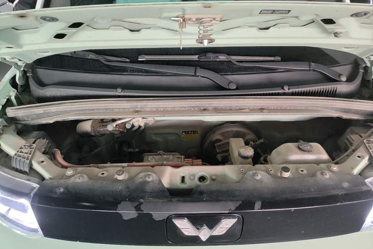 Used Wuling Hongguang MINIEV 2022 Macaron Fashion Model Lithium Iron Phosphate Engine Bay