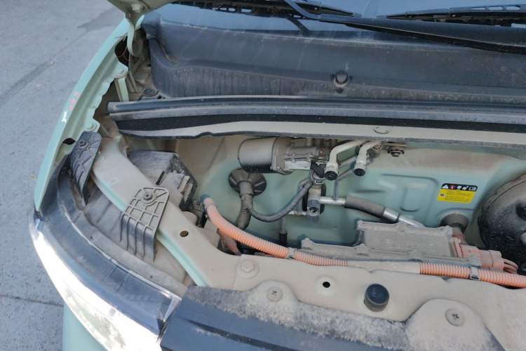 Used Wuling Hongguang MINIEV 2022 Macaron Premium Model – Lithium Iron Phosphate Engine Bay Right
