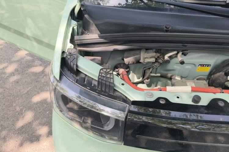 Used Wuling Hongguang MINIEV 2022 Macaron Premium Model – Lithium Iron Phosphate Engine Bay Right