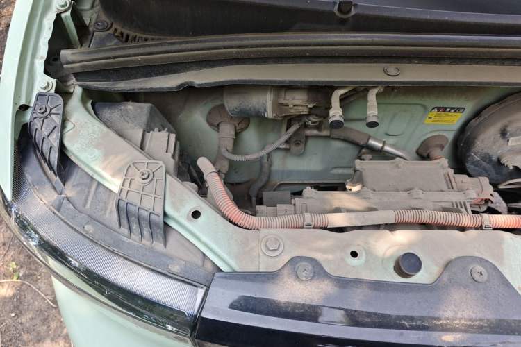 Used Wuling Hongguang MINIEV 2022 Macaron Fashion Model Lithium Iron Phosphate Engine Bay Right