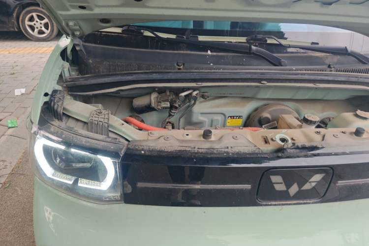Used Wuling Hongguang MINIEV 2022 Macaron Premium Model – Lithium Iron Phosphate Engine Bay Right