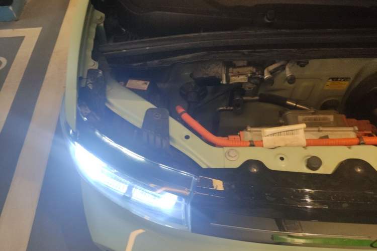 Used Wuling Hongguang MINIEV 2022 Macaron Premium Model – Lithium Iron Phosphate Engine Bay Right